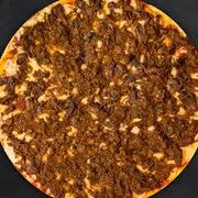 Tradicionais: Carne de Panela c/ Requeijão - Pizza Familia (Ingredientes: Molho de Tomate, Mussarela, Carne de Panela Desfiada, Requeijão)