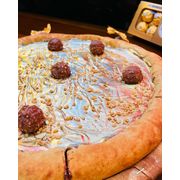 Especiais: FERRERO GOLD(Borda de chocolate) - Pizza Grande (Ingredientes: Amendoim, BORDA DE CHOCOLATE, FERRERO ROCHER, Nutella, Ocliente se responsabiliza pelo o envio do produto e tem ciência de que pode ocorrer do produto pegar vapor e escorrerpela embalagem ou derreter.)