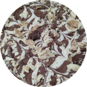 Doces: Ouro Branco - Pizza Grande (Ingredientes: Bombom, Chocolate ao Leite, Chocolate Branco)