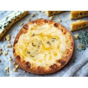 Esfihas gourmet: QUATRO QUEIJOS - Esfiha salgada (Ingredientes: Massa especial de esfiha, Mussarela, Catupiry, Provolone, Gorgonzola)