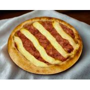 Esfihas gourmet: CALABRESA COM CATUPIRY - Esfiha salgada (Ingredientes: Massa especial de esfiha, Calabresa fatiada, Catupiry)