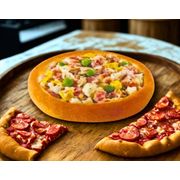 Esfihas gourmet: PORTUGUESA - Esfiha salgada (Ingredientes: Massa especial de esfiha, Presunto, Ervilha, Ovo, Cebola, Mussarela)