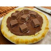Esfihas gourmet: KIT KAT - Esfiha doce (Ingredientes: Massa especial de esfiha, Chocolate avelã, Kit kat)