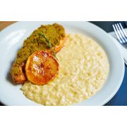Carnes: Filetto di Salmone - File de salmao grelhado com crosta de manjericao, acompanhado de risoto de limao siciliano.