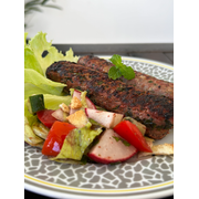 Grelhados: Kafta - 2 unidades - Espetinho grelhado de carne moída temperada com tempero da casa. Acompanha molho de vinagrete.