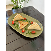 Esfihas Fechadas: Esfiha Fechada de Frango - Esfiha recheada com frango desfiado e tempero da casa.