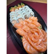 Combos Especiais: Combo Lord 40 Peças - Combo (Ingredientes: 08 Niguiri salmão, 08 sashimi, 08 Uramaki philadelphia, 08 Uramaki saladi, 8 gunkan philadelphia)
