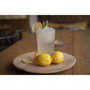 Sucos Naturais: Suco de Limão - Suco de Limão, açúcar e gelo.
