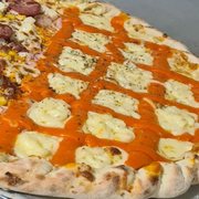 Premium: 6 Queijos - Pizza Grande (Ingredientes:  Mussarela,  Parmesão,  Gorgonzola,  Provolone,  Catupiry,  Cheddar,  Tomate,  Orégano)