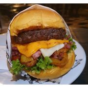 Hamburguer Gourmet: Bovino - Hamburguer Gourmet (Ingredientes:  Salada,  Queijo,  Bacon, Pão Brioche, Banana,  Cebola,  Molho Especial Picante,  140g de Carne,  Cheddar)