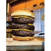 LANCHE: X-TRIPLO - Lanche (Ingredientes: MOLHO ESPECIAL, PÃO BRIOCHE, QUEIJO, TRIPLO HAMBURGUER)