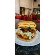Lançamentos de Lanches: x breaded chicken - Lanche (Ingredientes: cebola caramelizada ao bbq, Cheddar, file de frango empanado crocante, Mussarela, Picles, Rúcula, Tomate)