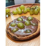 Esfihas Doces: Uva ao Leite - Esfiha Doce (Ingredientes: chocolate ao leite, uva verde)