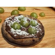 Esfihas Doces: Delícia de Verão - Esfiha Doce (Ingredientes: chocolate ao leite, leite ninho, uva verde)