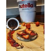 Esfihas Doces: Nutella Com Morango - Esfiha Doce (Ingredientes: nutella, Morango)