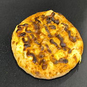 Doces: Abacaxi Flambada - Esfiha Doce (Ingredientes: Abacaxi, Catupiry, Chocolate Branco, Leite Condensado, Canela em Pó)