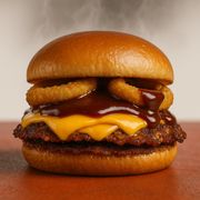 Smash: Crash Stark Smash - Smash (Ingredientes: Anel de cebola, Blend Smash 90g, cheddar 2 fatias, Molho Barbecue, pão de brioche)