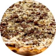Especiais: Caipira c/ Requeijão - Pizza Grande (Ingredientes: Mussarela, Linguiça Caipira, Requeijão, Orégano)