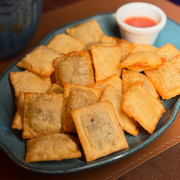 Porções Quentes: Pasteizinhos 24 Unidades Carne/Queijo - Porção (Ingredientes: Pasteizinhos)