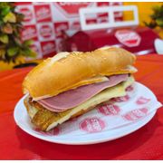 Sanduíche no Pão Francês: PãoC/Queijo,Presunto,Banana,Tucumã e Ovo+EmbR$1,50 - Sanduíche no Pão Francês (Ingredientes: Pão)
