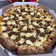 Suprema: Costela c/ Catupiry - Pizza Broto (Ingredientes: Mussarela, Costela Desfiada, Catupiry, Orégano, Azeitona)