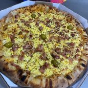 Premium: Do Vizinho - Pizza Grande (Ingredientes: Mussarela, Catupiry, Ovo, Bacon, Orégano, Azeitona)