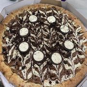 Doces: Oreo - Pizza Grande (Ingredientes: Chocolate, Chocolate Branco, Oreo)