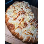Fogazza: COSTELA COM MUSSARELA - Fogazza Assada (Ingredientes: Cebola roxa, Costela desfiada e refogada, Mussarela)