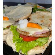 Hambúrguer: X-Salada - Hambúrguer (Ingredientes: Alface, Batata Palha, Catupiry, Cheddar, Hambúrguer Aurora, Milho, Molho Especial, Pão, Presunto, Queijo, Tomate)