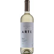 Vinhos Branco/Rosé: Casa Valduga Arte Chardonnay Moscato Branco 750ml - Visão: Coloração amarelo esverdeado claro, límpido e brilhante.Olfato: Boa intensidade e fineza aromática, evidenciando-se notas de frutas cítricas e tropicais como abacaxi, além de nuances de flores brancas.Paladar: Se mostra um vinho leve, equilibrado e sutil, com uma acidez muito refrescante. Final de boca persistente e frutado.Harmonização: Canapés, saladas, peixes e frutos do mar.Teor alcoólico: 12,0% vol.Região: Vale dos Vinhedos, Brasil.Produtor: Casa Valduga.Uvas: Chardonnay