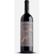 Vinhos Tintos: Casa Valduga Terroir Cabernet Sauvignon 750ml - Aroma complexo e vigoroso, lembrando cassis, amêndoas, ameixa preta e especiarias. Corpo intenso e acidez moderada, apresenta taninos médios e retrogosto longo com notável volume em boca.
