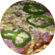 Tradicionais: Portuguesa - Pizza Pequena (Ingredientes: Cebola, Ervilha, Molho, Mussarela, Orégano, Ovo, Pimentão, Presunto, Tomate)