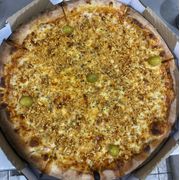 Tradicionais: Alho Frito - Pizza Grande (Ingredientes: Mussarela, Alho Frito, Orégano, Azeitona)