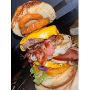 Lanches Especiais/Artesanais: Supremo da casa - Lanches Especiais/Artesanais (Ingredientes: 2 Hambúrguer Artesanal 150G, Alface Americana, Bacon, Calabresa, Cebola Roxa, Frango, Molho Especial, Onions, ovo, Pão de Brioche, Queijo Cheddar, Tomate)
