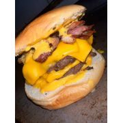 Lanches Especiais/Artesanais: Bacon Cheddar Duplo - Lanches Especiais/Artesanais (Ingredientes: 2 Hambúrguer Artesanal 150G, Bacon, Molho Cheddar Artesanal, Pão de Brioche)