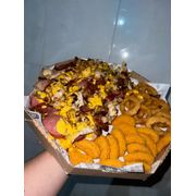 Porções: Porção Suprema - Suprema (Ingredientes: Bacon, Batata Frita (c/ Sal), Calabresa, Filé de Frango, Molho Cheddar Artesanal, nuggets, onions)
