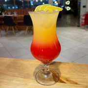 Drinks: Sex On The Beach - Drink´s (Ingredientes: grenadine, licor fino de laranja, suco de laranja, Vodka)