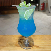 Drinks: Lagoa Azul - Drink´s (Ingredientes: açucar, cointreau, curação blue, Suco de limão, Vodka)