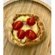 Esfihas Salgadas: Dona Catarina - Esfiha (Ingredientes:  Tomate Cereja, Catupiry, Peito de Peru)