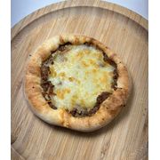 Esfihas Salgadas: Napolitana - Esfiha (Ingredientes: Calabresa Fatiada, Mussarela)