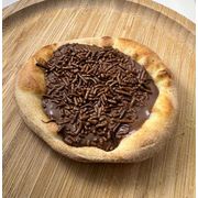 Esfihas Doces: Brigadeiro - Esfiha (Ingredientes:  Granulado, Chocolate ao Leite)