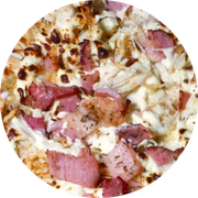 Premium: Donatellos - Pizza Grande (Ingredientes: Molho, Mussarela, Frango Desfiado, Catupiry, Bacon, Creme de Leite)