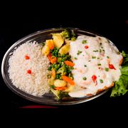 Peixe e Camarão: Peixe Pantanal - Peixe e Camarão (Ingredientes: Arroz, Camarão Médio, Legumes na Manteiga, Molho Branco, Queijo, Vinho Branco, Surubim à Milanesa)
