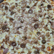 Salgadas: Atum - Pizza Pequena (25cm - 6 Fatias) (Ingredientes: Atum, Azeitonas, Cebola, Molho, Muçarela, Orégano)