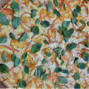 Salgadas: Margherita - Pizza Pequena (25cm - 6 Fatias) (Ingredientes: Manjericão Fresco, Manjericão seco, Molho, Muçarela, Tomate)