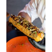 item: Sushi Dog Camarão - Makimono frito envolto em farinha panko, aberto e recheado com 100g de camarão com cream cheese, maionese temperada, cebolinha, teryaki, alho poro frito e gergelim por cima