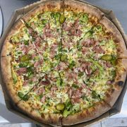 Especiais: Brócolis C/ Mussarela - Pizza Grande (Ingredientes: Brócolis, Mussarela, Bacon, Orégano, Azeitona)