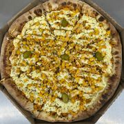 Especiais: Caipira - Pizza Grande (Ingredientes: Frango, Milho, Catupiry, Orégano, Azeitona)