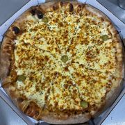 Premium: 4 Queijos - Pizza Grande (Ingredientes: Catupiry, Provolone, Parmesão, Mussarela, Orégano, Azeitona)