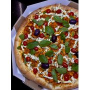 Premium: FRANGO PREMIUM - Pizza (Ingredientes: Azeitonas, Cream Cheese, Frango, Manjericão, Molho de tomate artesanal, Orégano, Tomate Cereja)